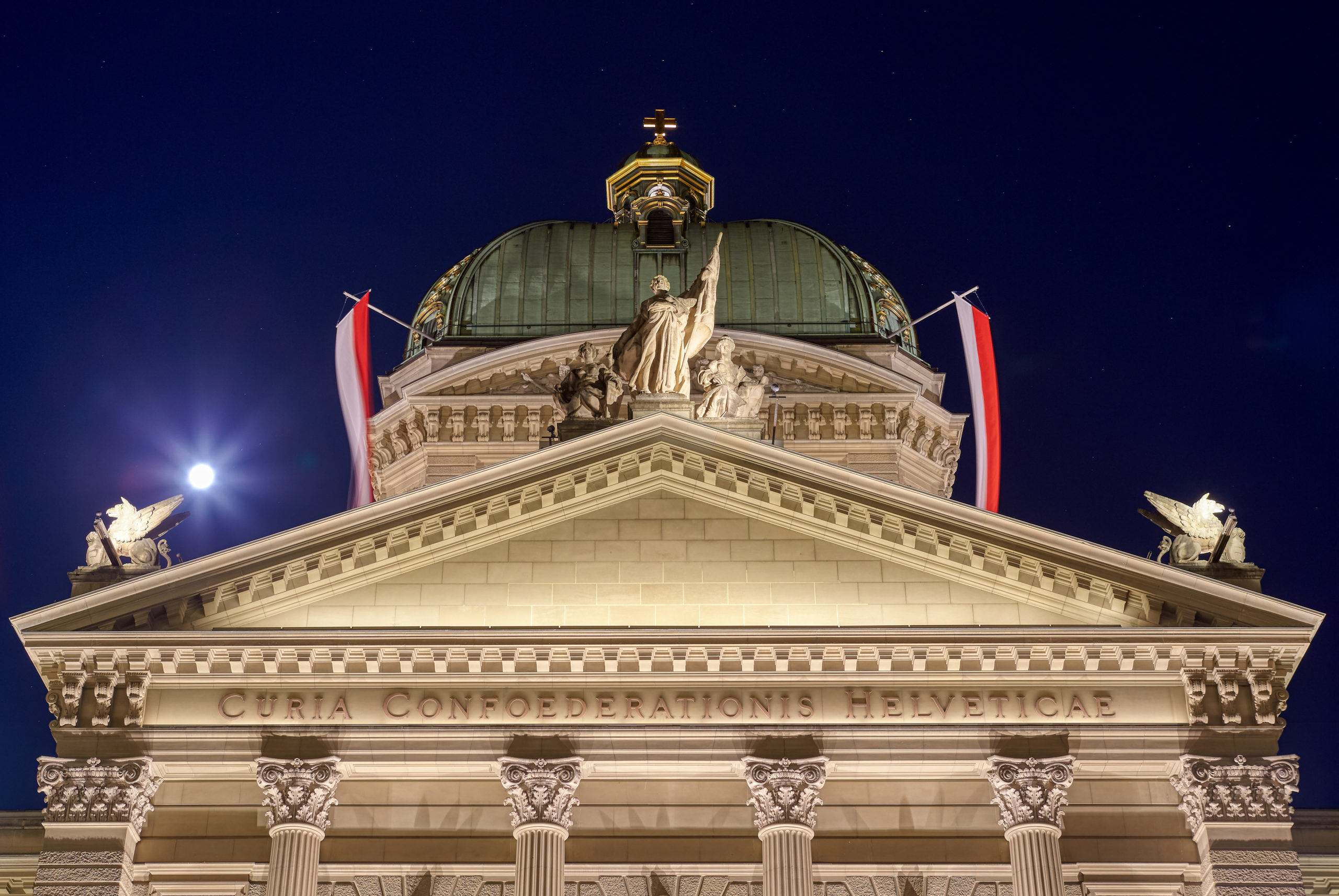 Bern Parliament Pediment Inscription 2019-09-14 00-09