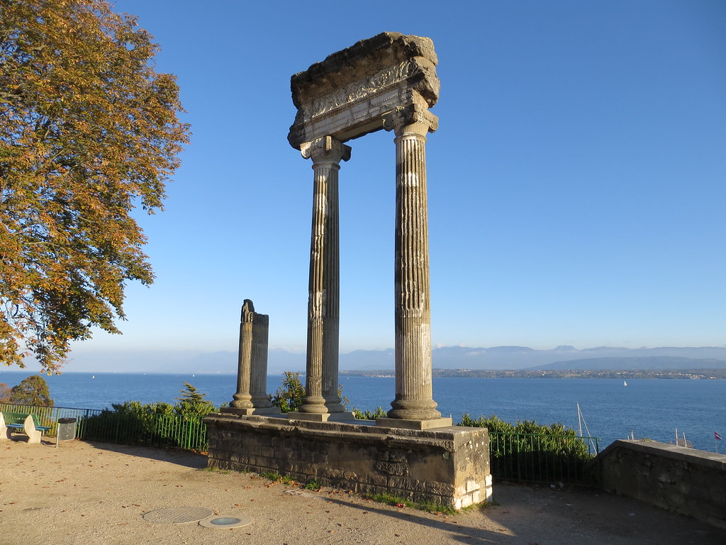 Roman Columns Nyon
